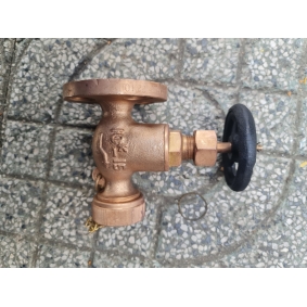                       Van đồng 10K - 1 Đầu bích + nắp chụp                 